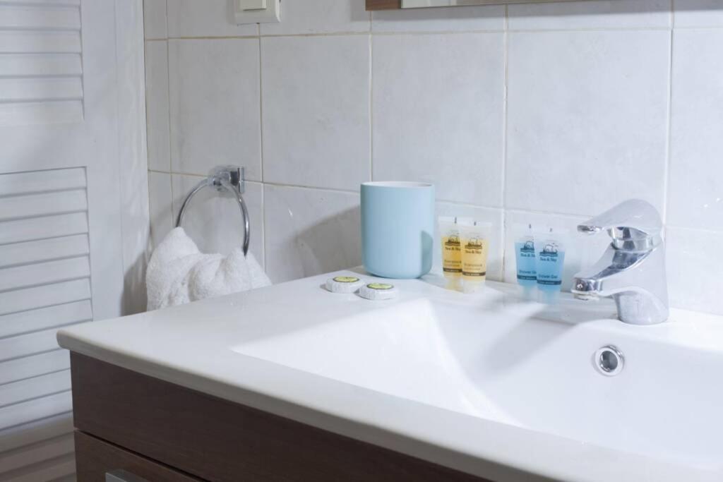 Palaio Faliro, A Bright And Spacious Apartment เอเธนส์ ภายนอก รูปภาพ